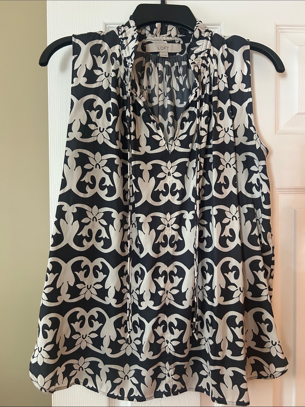LOFT Black and White Sleeveless Printed Tie-Neck Blouse